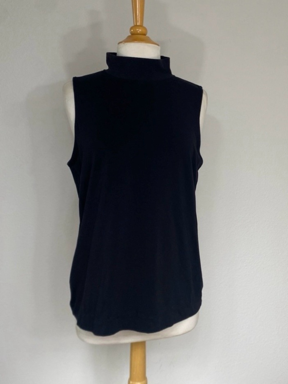 Athleta Womens Black Sleeveless Turtleneck Stretch Top Classic Minimalist Size L